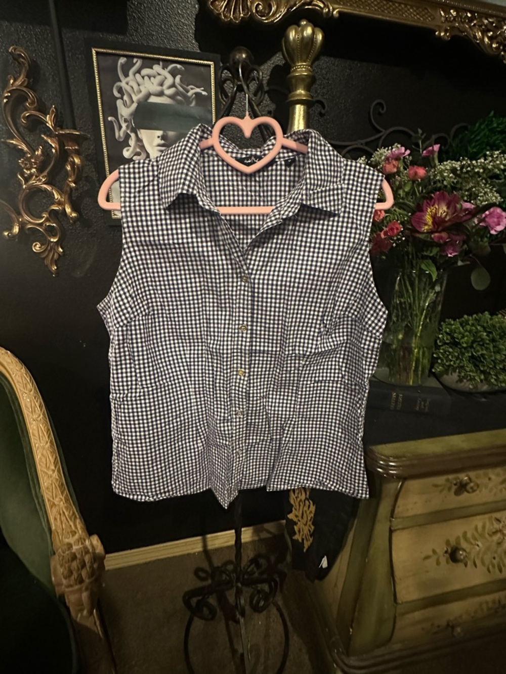 Sleeveless Gingham Button-Down Shirt - Black & White